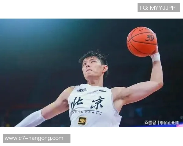 媒体人认为曾凡博不应被特别对待上场时间应适度减少