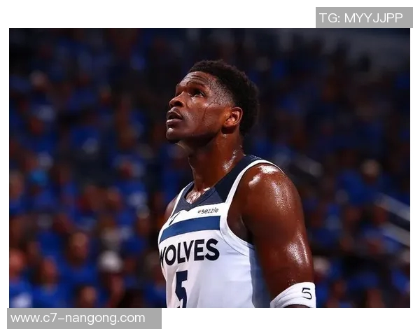 爱德华兹被罚点球后情绪激动返回更衣室怒喊去TMD罚球引发热议 爱德华兹被罚点球后情绪激动返回更衣室怒喊去TMD罚球引发热议