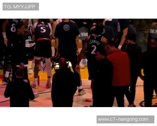 卢指导谈莱昂纳德恢复情况称好转明显但时间仍不确定